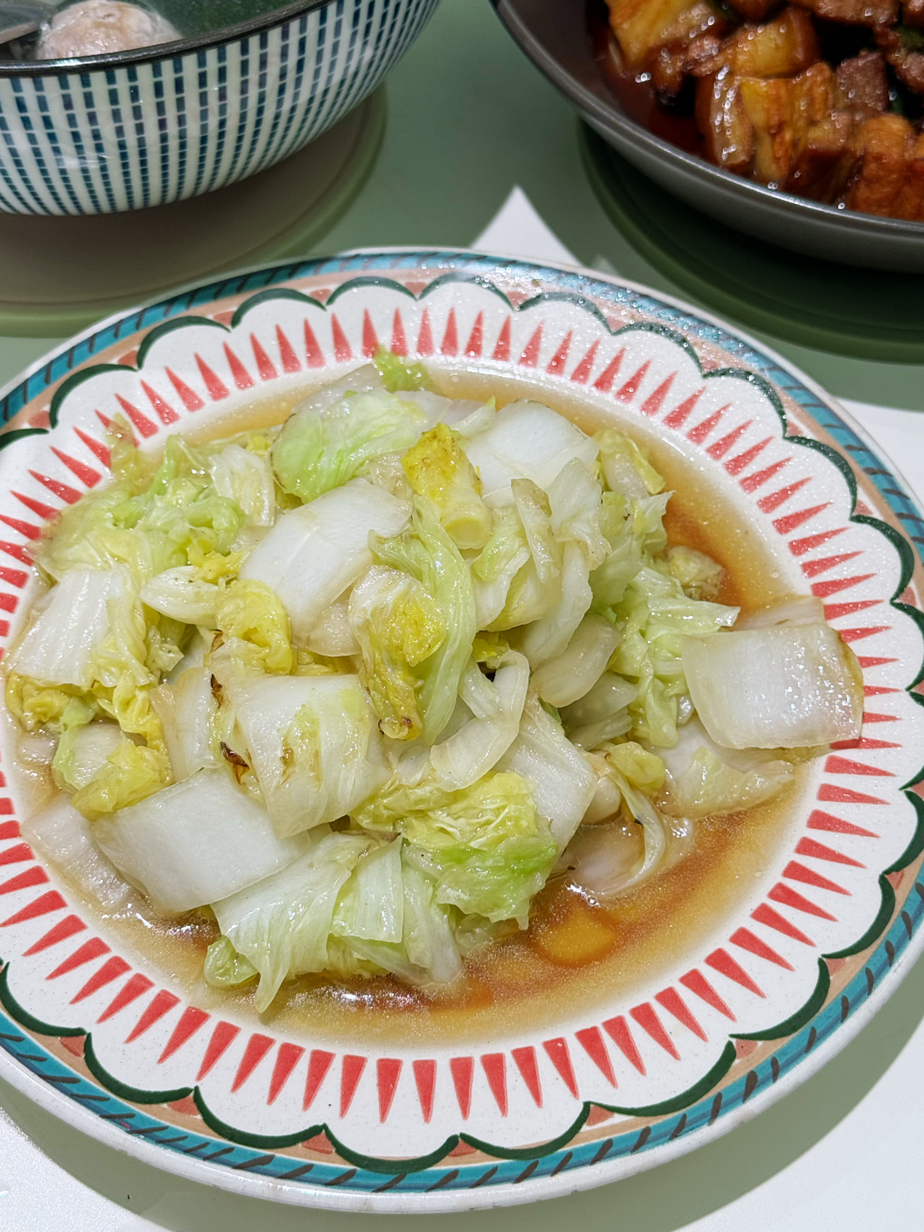 璐璐今天吃啥 开饭啦，今天也是简单的两菜一汤。我爱的菜单可以没有海鲜，但一定要有