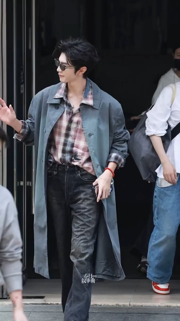 陈哲远请把长风衣焊在身上