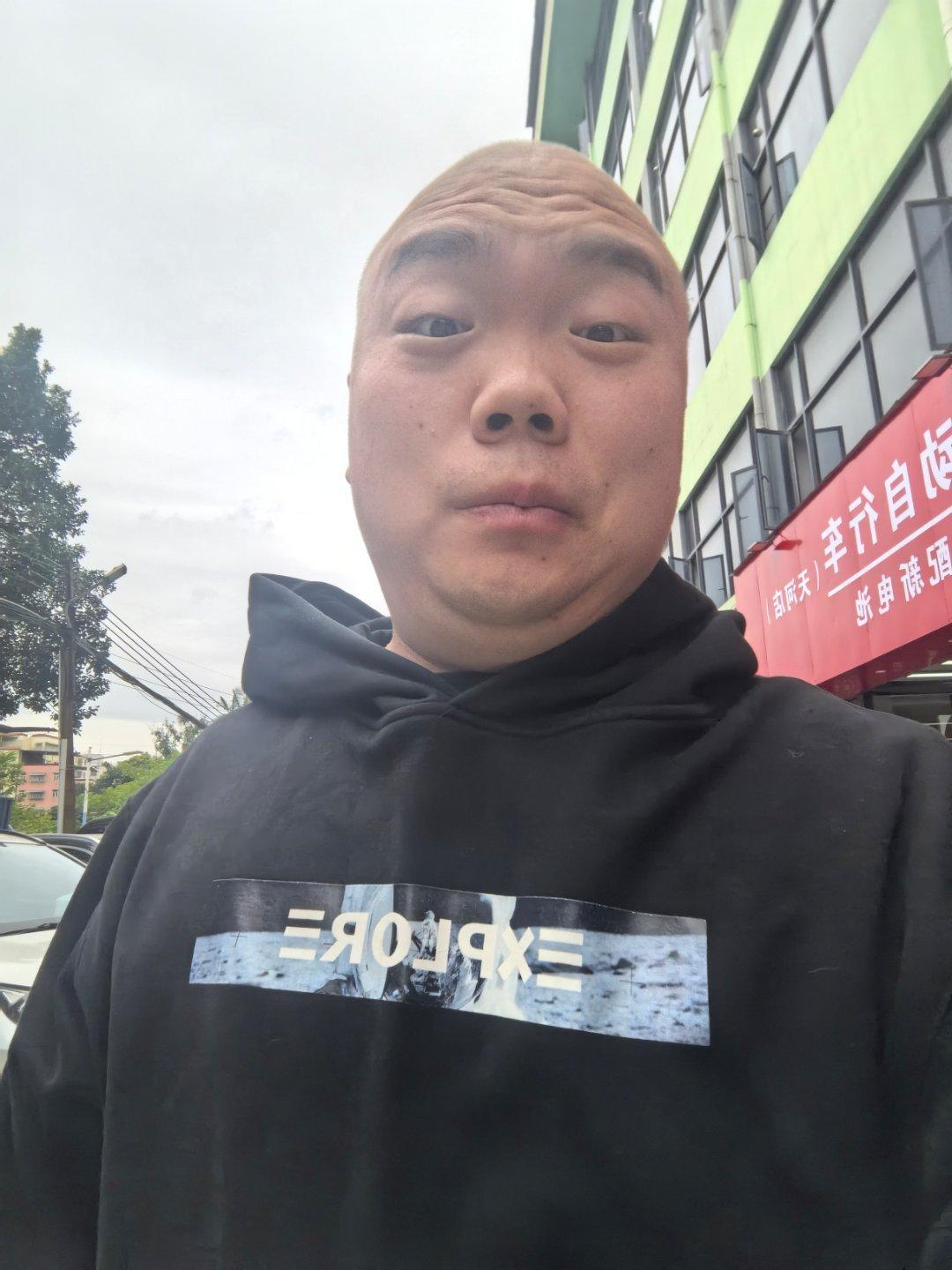 #陈轶亮#今天广州有点冷的勒，我都把秋衣秋裤穿上了。