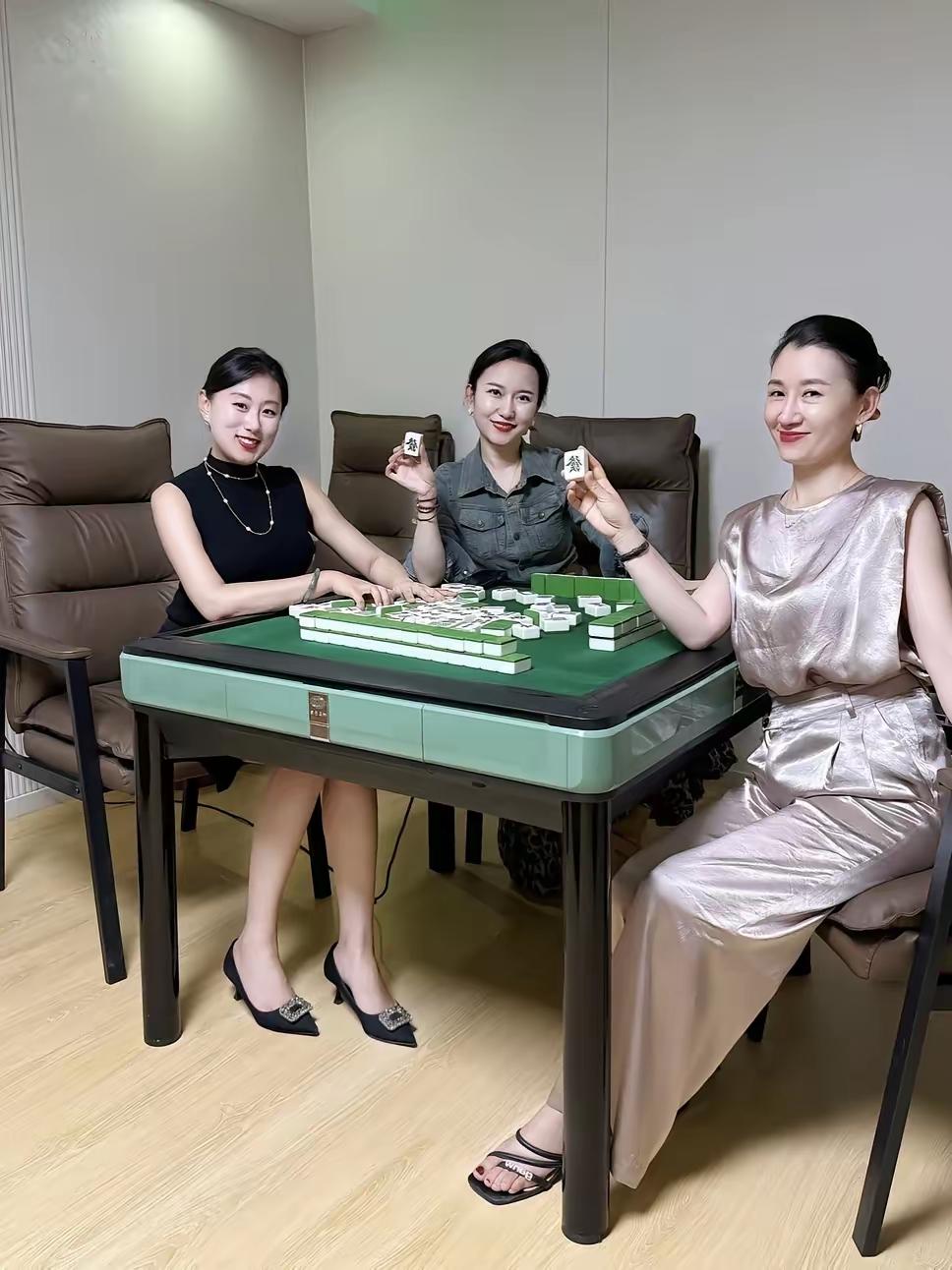 人家打牌要钱
你这…
打牌要命啊[流泪]