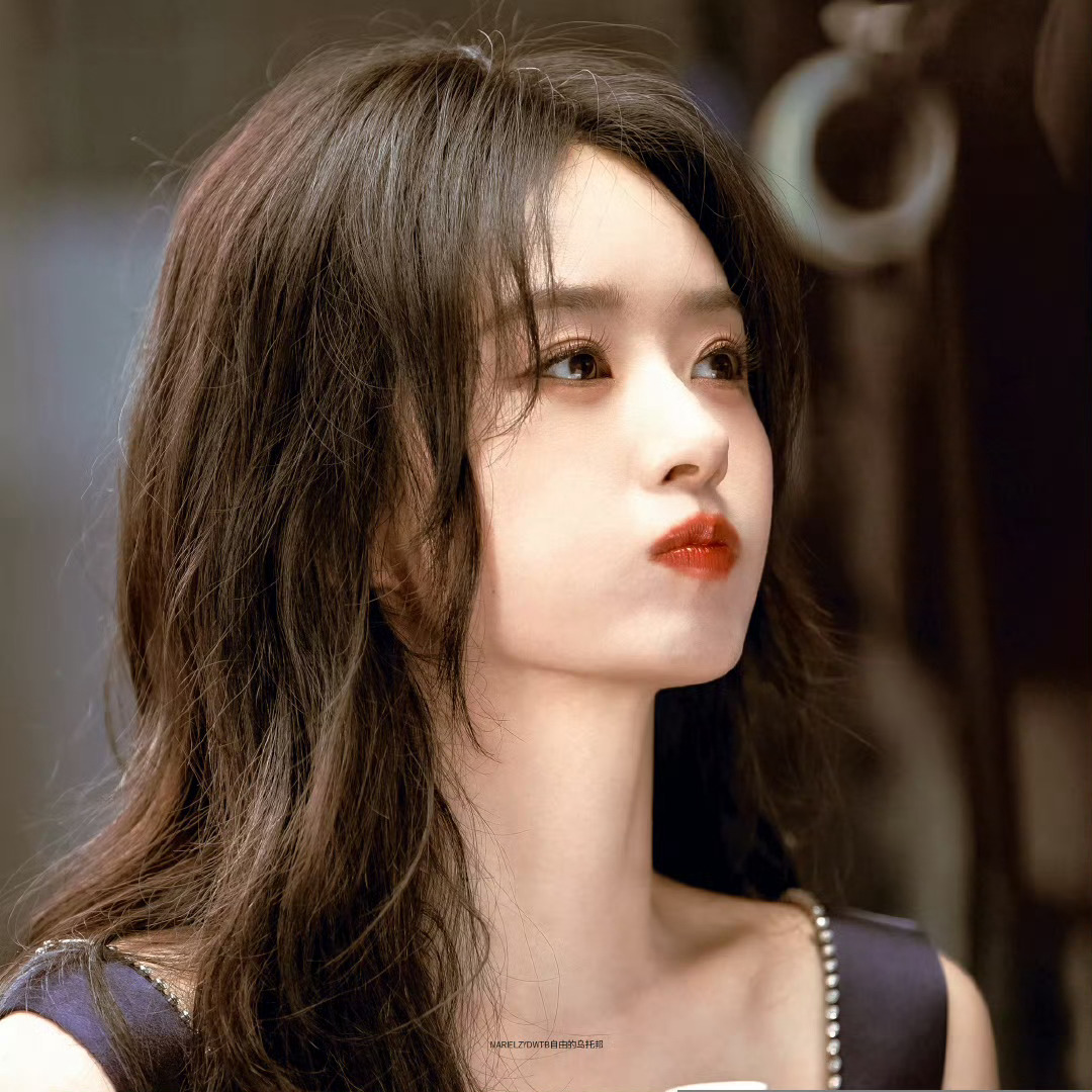 此女简直就是萌神来的