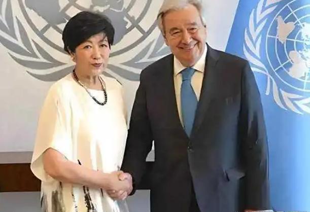 .美国欠联合国28亿美元会费，联合国总部有了想要搬离美国的想法，这个时候日本还向