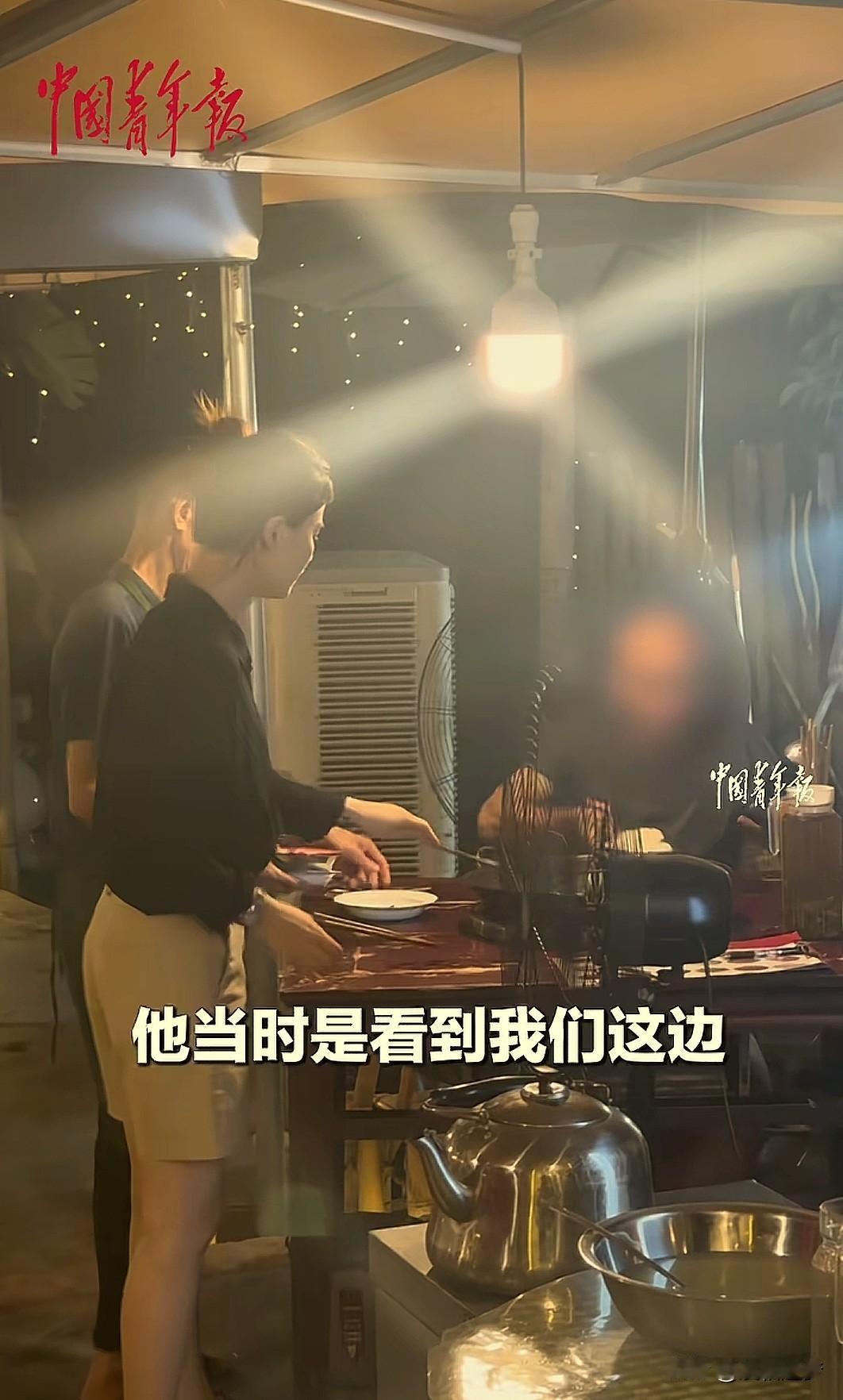 “这女店主火了！”重庆，一火锅店女店主忽然发现一位大叔点餐很奇怪，竟然只点了一个