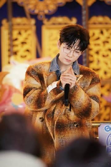 胡夏长成了小时候想成为的样子  梦想的种子一旦种下，便会在努力的浇灌下茁壮成长。