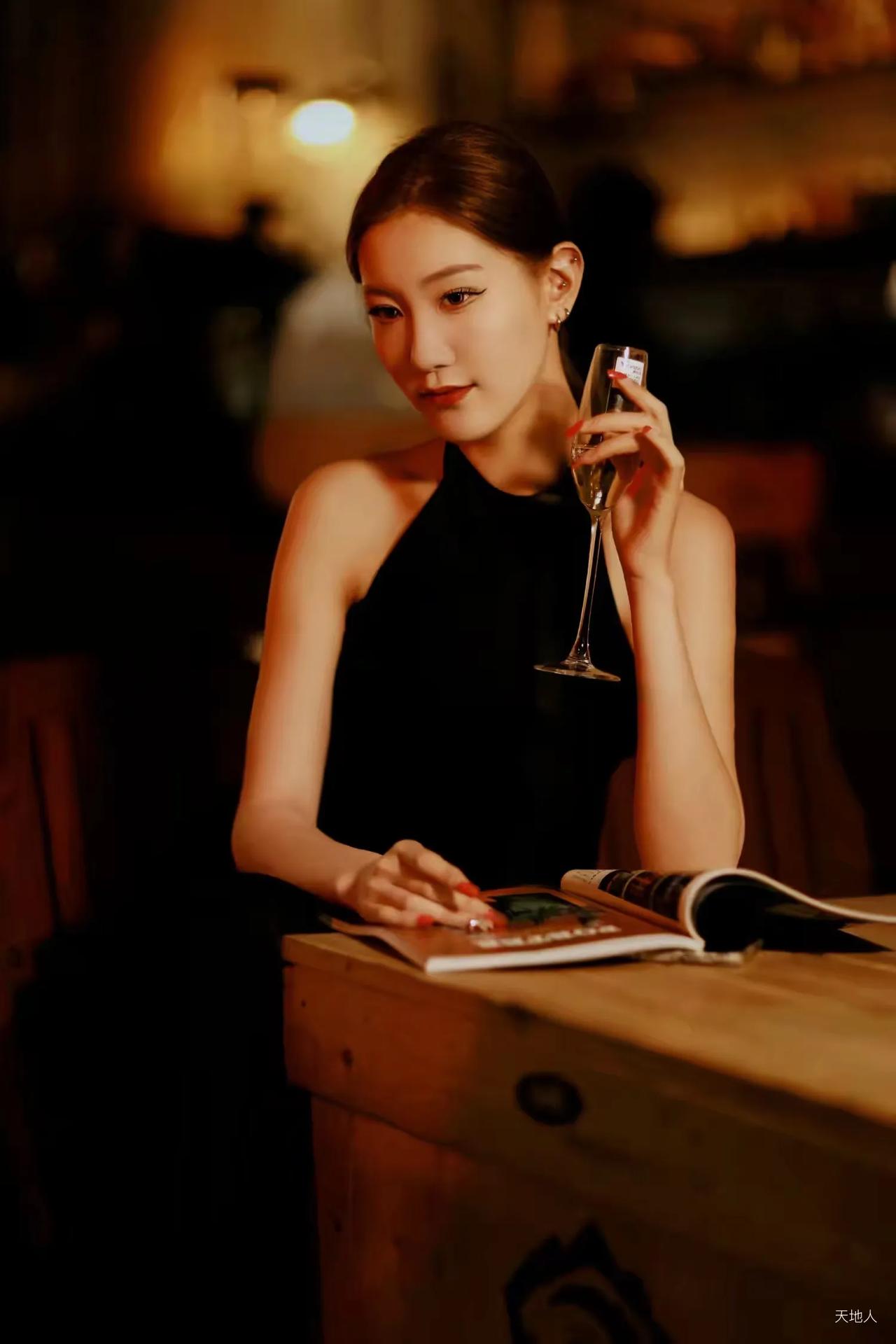 #用一段话概括婚姻的本质？#婚姻的本质是一种社会关系的契约，它建立在爱与责任的基