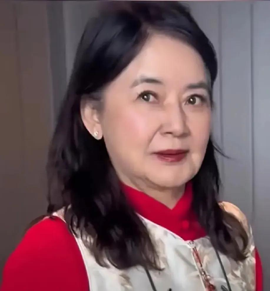 胡慧中，传说李连杰都打不过她，这源于他俩合作拍摄电影《方世玉》，观众被影片中的″