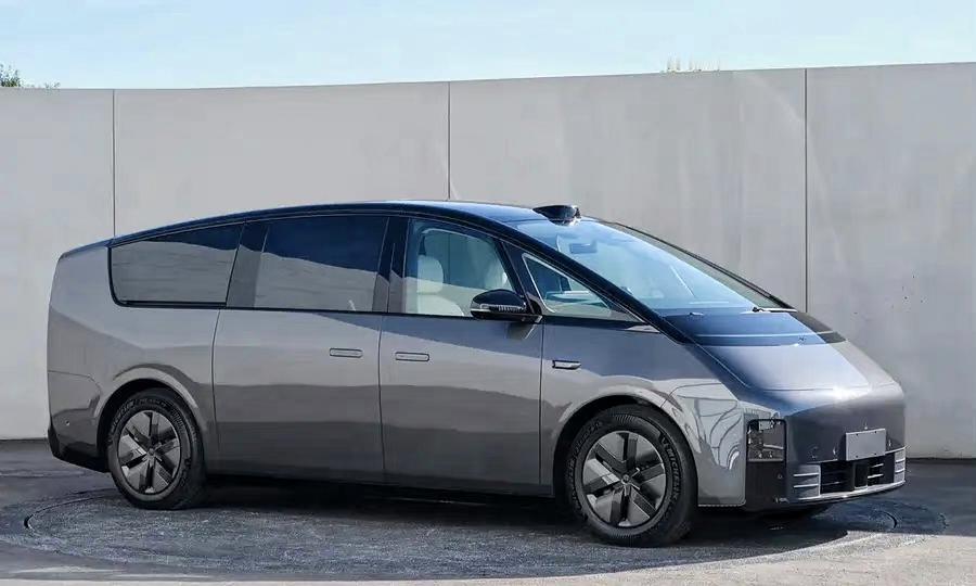 #李想内部信复盘MEGA问题#
信很长，省流版：
1、承认MEGA到现在为止，并