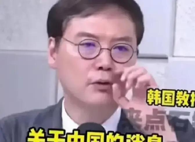 急眼了！韩国表态！
 
先把话摆在桌面上：一位韩国教授说，“过去以为美国能压得住