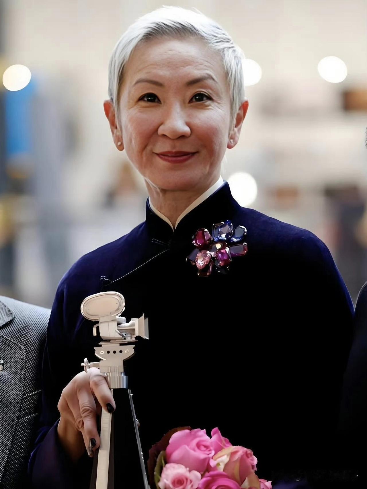 林青霞说施南生是百分百痴情女子，这一点完全可以共情。
施南生与徐克于1978年相