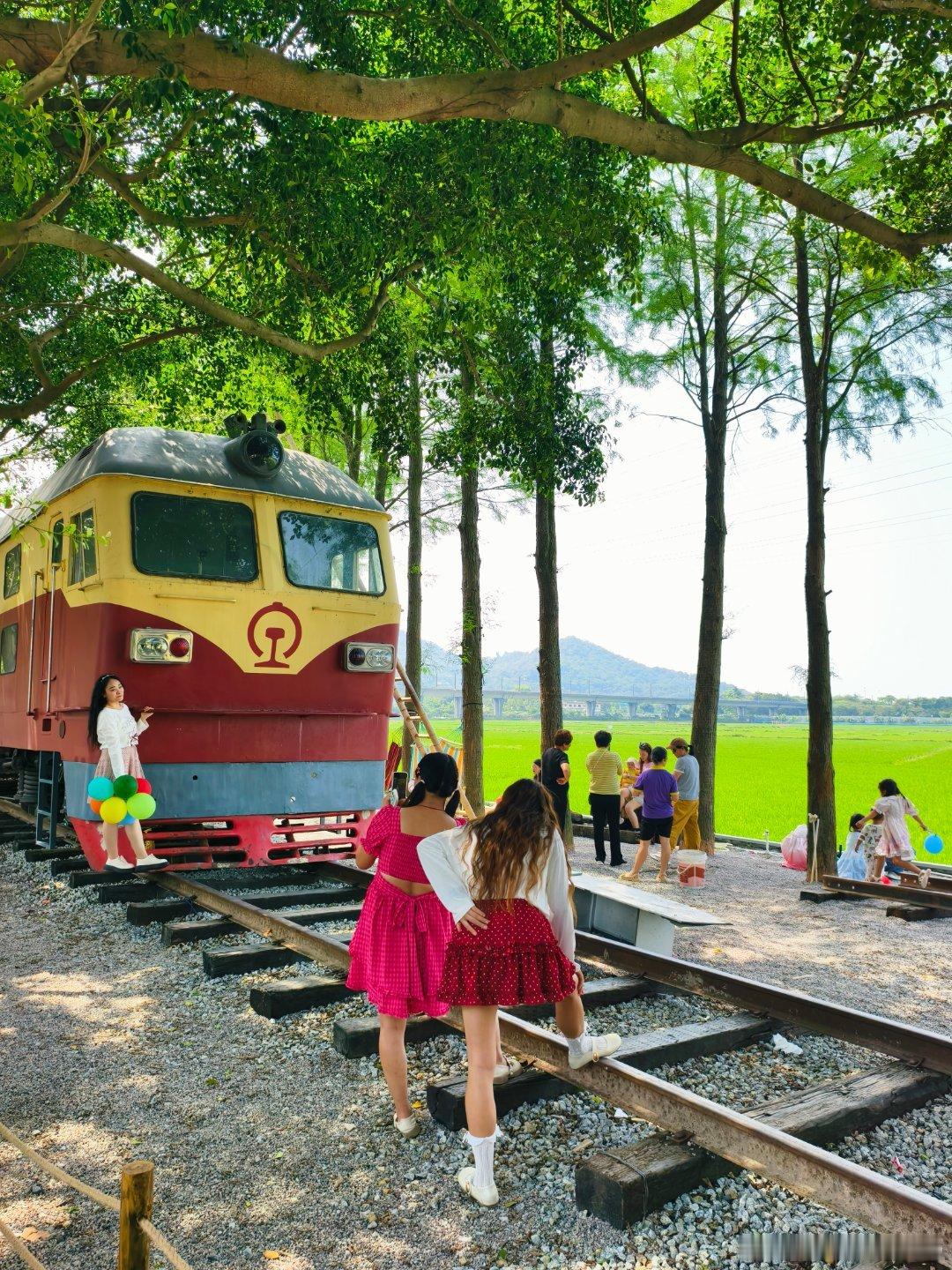 中山商业城建观察录 铁路一响🚄，黄金万两💰，崖口的绿皮火车民宿，住客服务中心