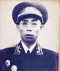 1939年齐会战役中，八路军第120师715团团长李文清从缴获的战利品中翻出一支
