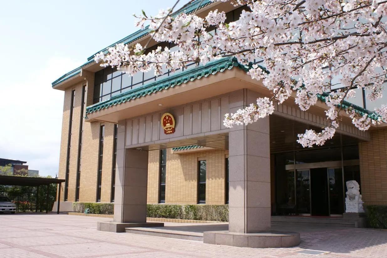 台湾地区所谓“驻日代表”炒作所谓自身“国格”遭矮化，还抛出所谓“严正抗议”，上演