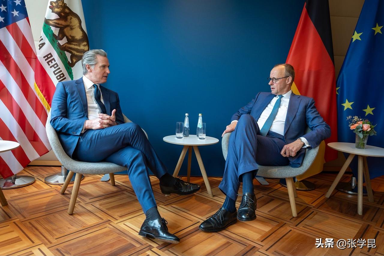 加州州长纽森今天写道：“很高兴在慕尼黑安全会议上会见德国总理默茨。加利福尼亚州和