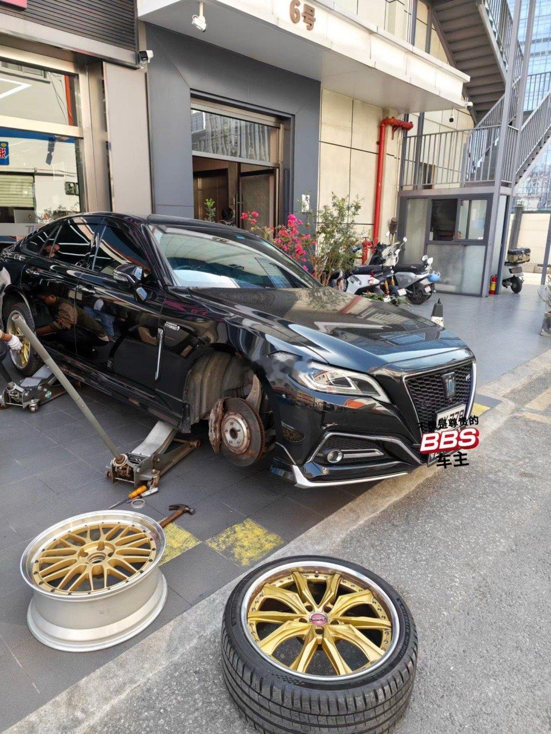 丰田皇冠  开工~ BBS LM 