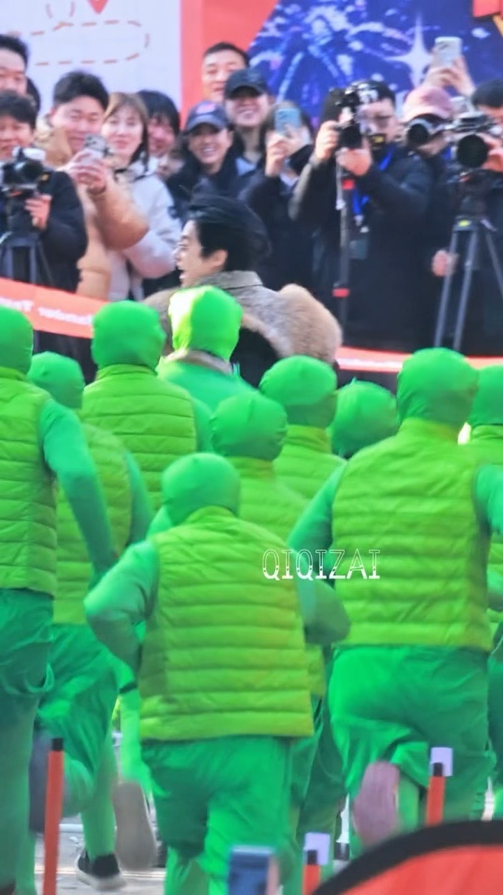 你们不要过来啊哈哈哈哈哈哈哈（cr📕七～七仔王鹤棣宇宙闪烁请注意