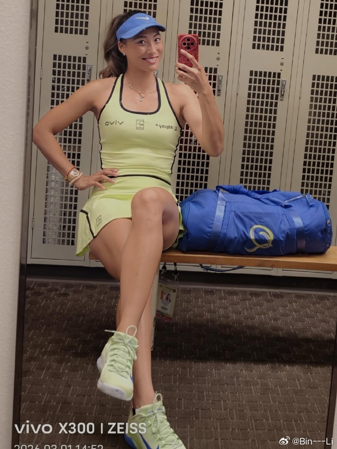 郑钦文好看的呀秀出了今年阳光双赛的战袍！期待北美双赛的好战绩网球wta 郑钦文展