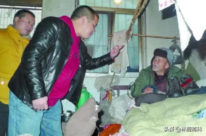 [微风]2013年，郑州一老人在生日宴上说胡话，女儿听后当晚就来派出所报案，“警