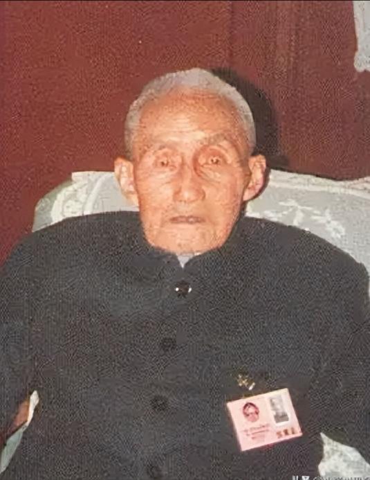 [微风]1949年，原79军军长被俘虏后想要自尽，想到自己20岁的漂亮老婆，一脸