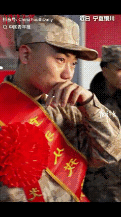看哭了！宁夏新兵入伍，术后母亲偷偷送行破防瞬间

看哭了！近日，宁夏银川新兵入伍