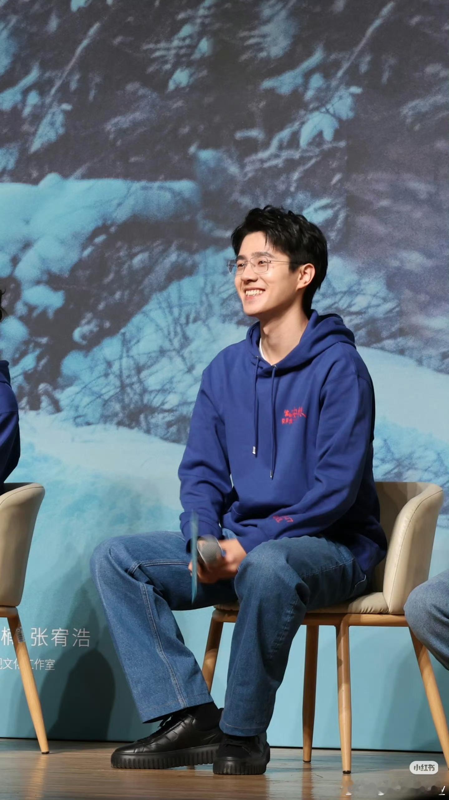 董子健听刘昊然发言哭了十年师兄弟，七年挚友情，董子健和刘昊然的友情太好哭了！首映