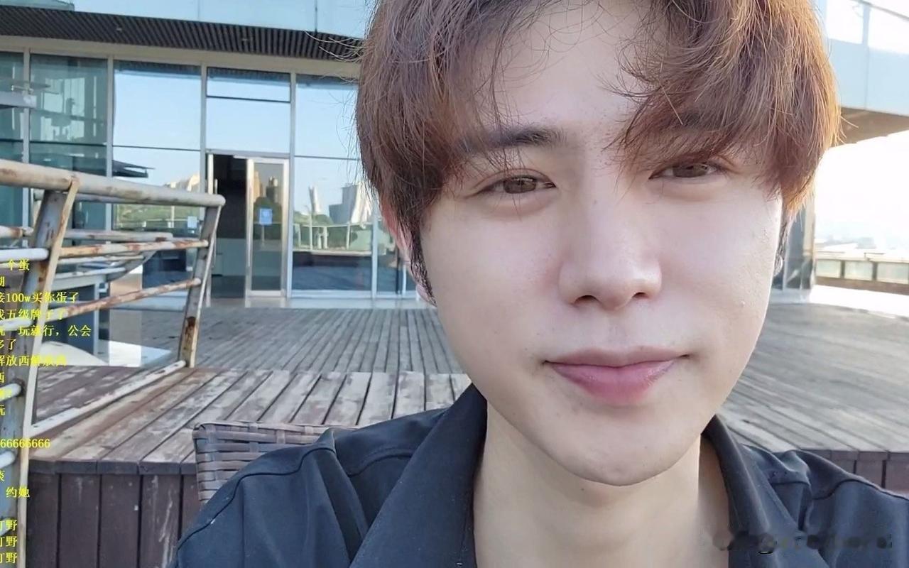 前期明知对方态度冷淡、没把自己放在心上，却还抱有幻想；怀孕后对方明确不想要，她仍