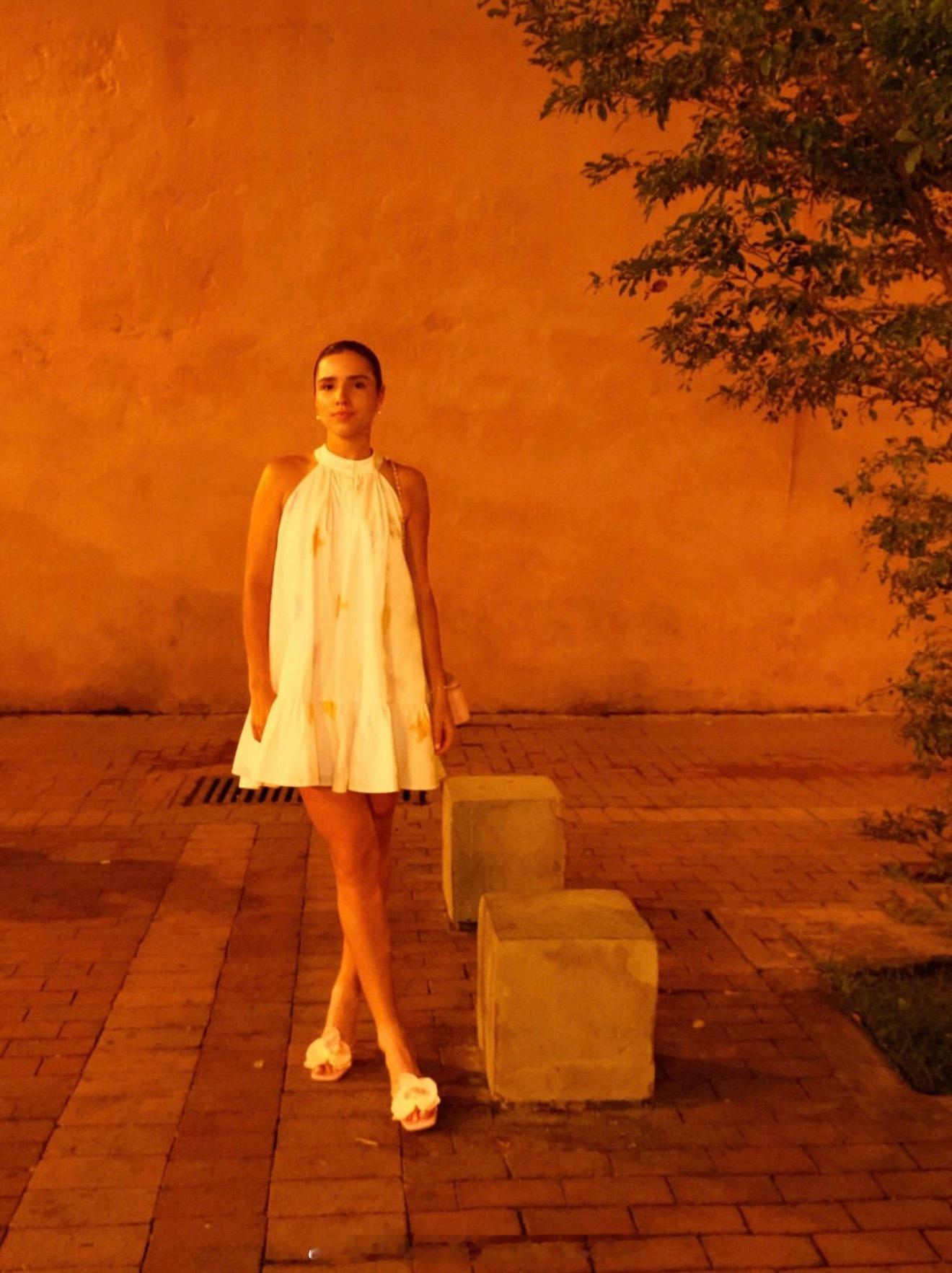 【WTA女孩度假日常之奥索里奥2】奥索里奥又一套不一样的造型。看得出来这是在哪个