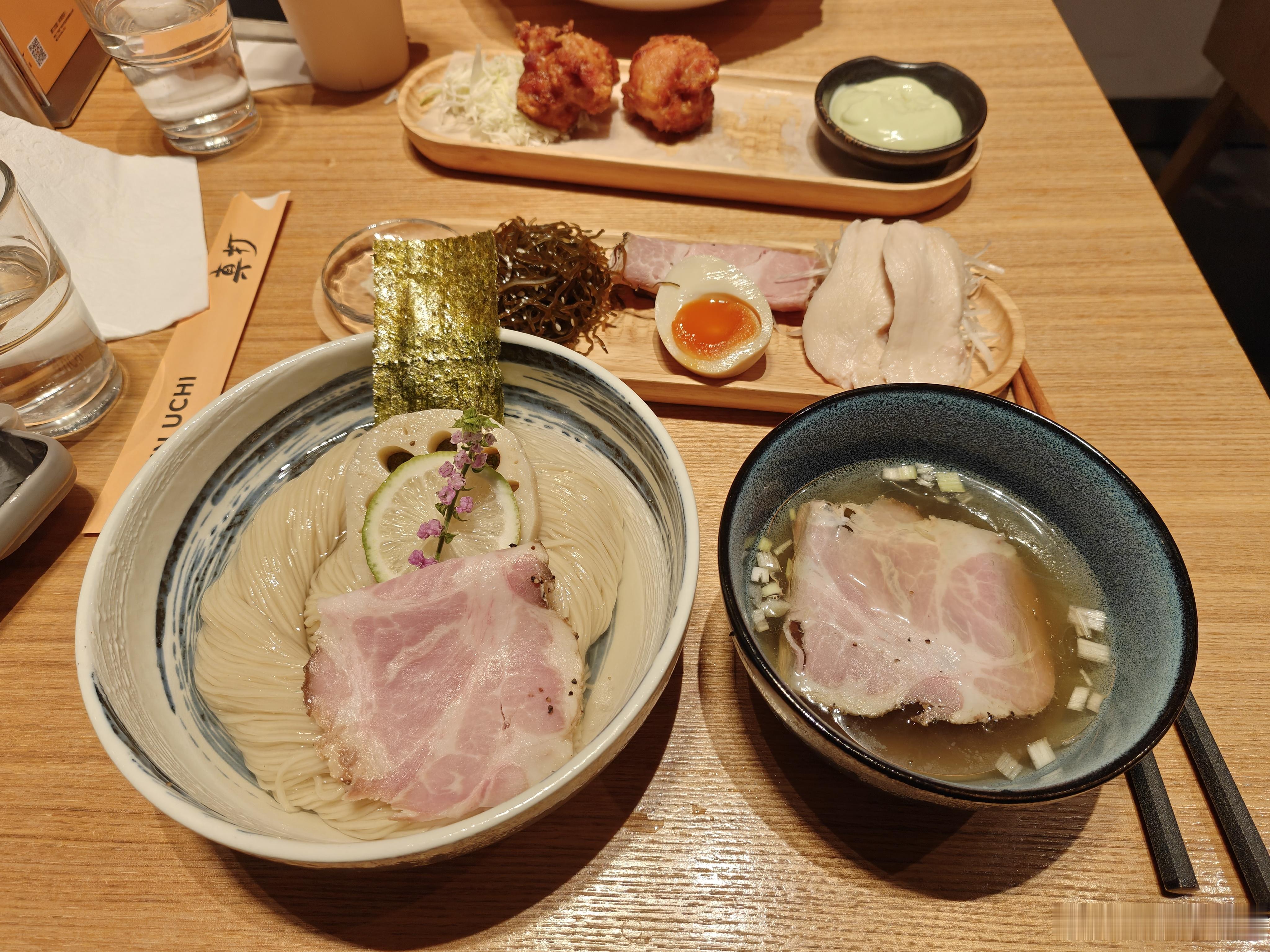 难得不用排队食到真打！昆布冷面几正，不过食到后面，感觉比鸡白汤更腻！ ​​​