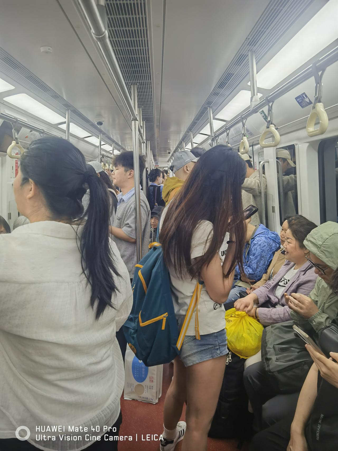 贯穿西安南北的地铁2号线是如何实现单日运送79.1万人次的？请看笔者实地观察，几