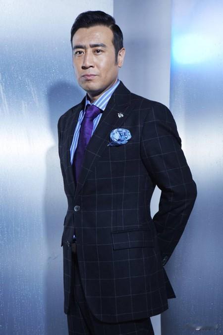 你永远辩不赢网络喷子，根源在于这是一场维度的错位。
你试图用逻辑和事实去构建道理