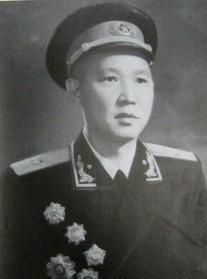 傅崇碧将军是入朝作战的20多个军长里，最年轻的，当时只有34岁。他是我军里面的儒