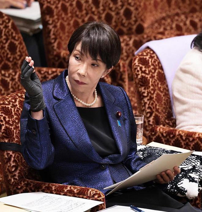 日本首相高市早苗，前脚兴冲冲赴美会晤特朗普，大谈安保合作、抱紧美国大腿，姿态摆得