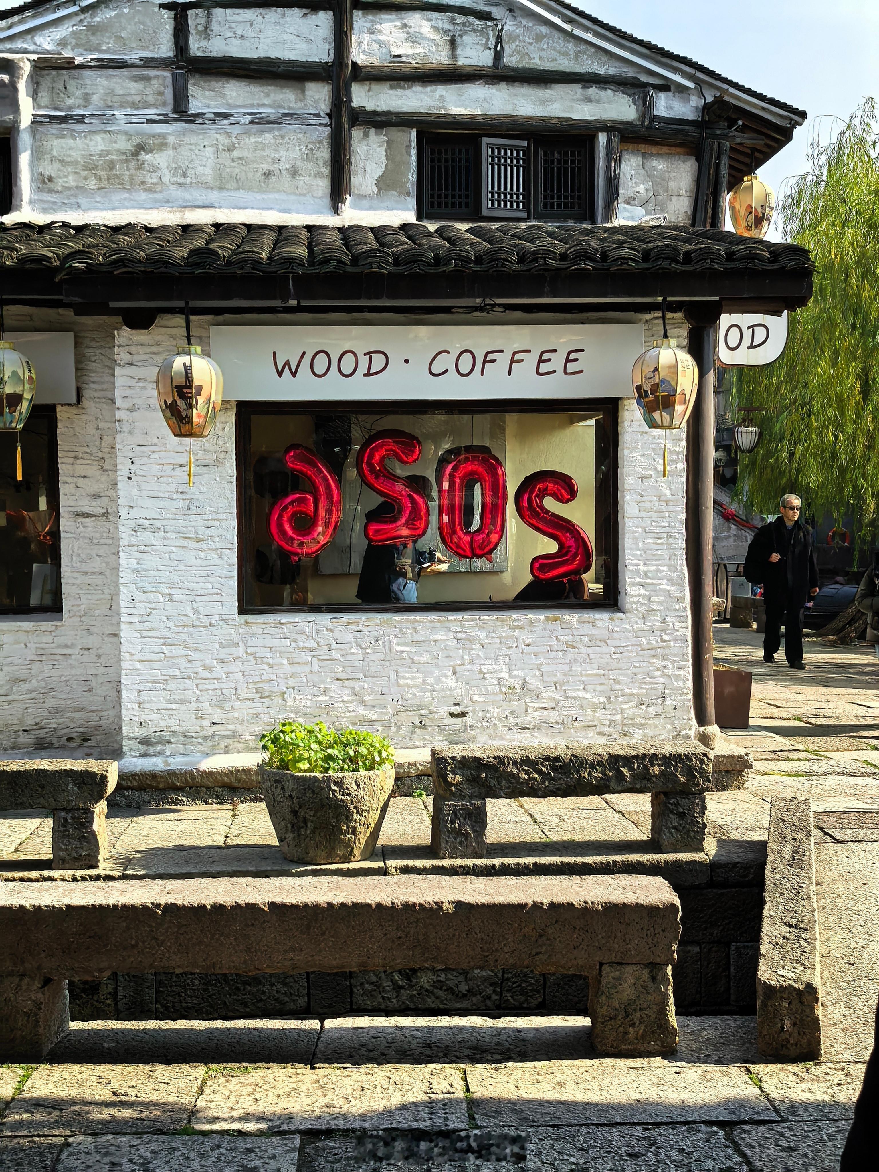 宝马官宣降价新年第一枪啊，宝马的降价力度还挺狠的，之前被国产新能源卷的有点节节败