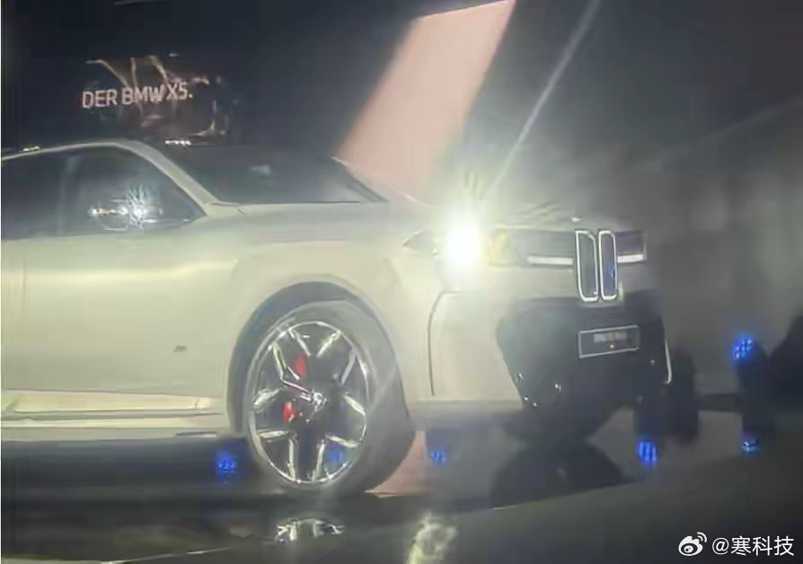 宝马最近十分离谱，保密工作仿佛出了内鬼，感觉这次X5也是走远了… 