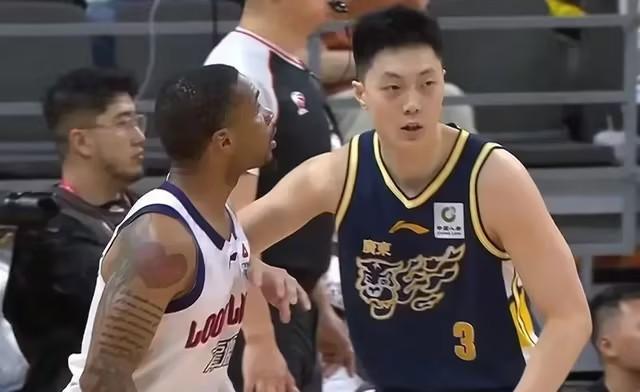 广东男篮已于今日下午出发前往广州，备战5月1日和广州男篮的第二场季后赛，上一场在