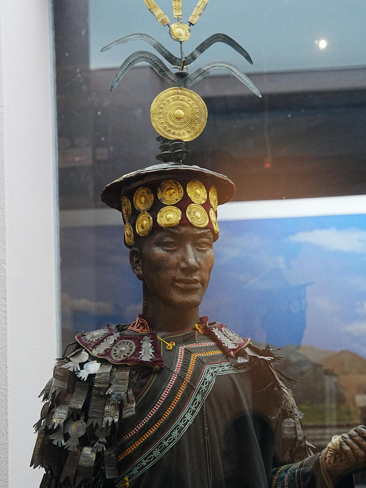 临近“大暑”，又到一年一度的彝族“火把节”，我感到内心沉重。
很多人惊叹彝族的盛