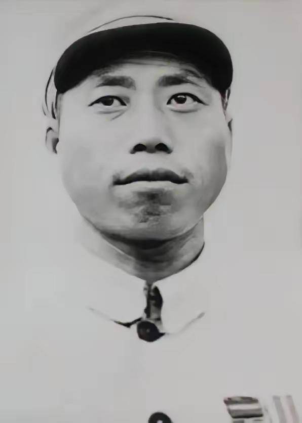 朝鲜战争中，因情报有误，志愿军一个连被敌军一个营团团包围，危机时刻，连长于喜田不