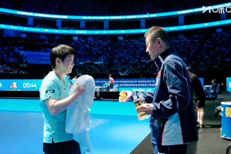 孙颖莎为何7:11输掉了第一局？

侯英超说：
海口空气潮湿了，
下网比较多。