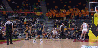 裁判给崔永熙违体，涉嫌无脑乱作为，拉人后保护不应该被苛责


新疆没有一个像样的