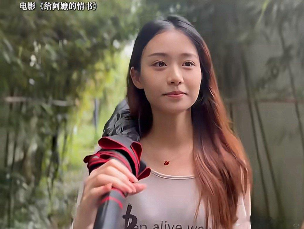 王晓慧24年办了婚礼26年还没领证人红就是是非多啊。要是普通人大家也不会关心这些
