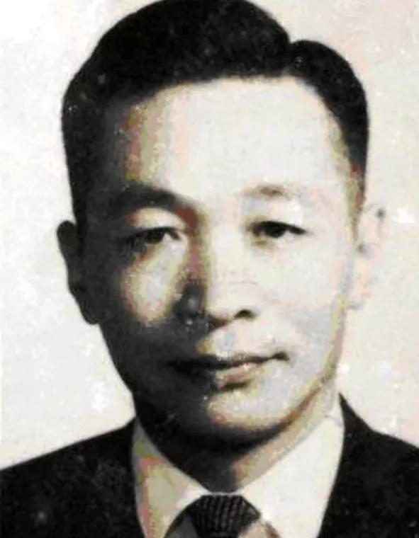 台湾谍王沈之岳挺有"传奇"色彩的。他早年潜伏进延安，企图获取情报。为了完成任务，