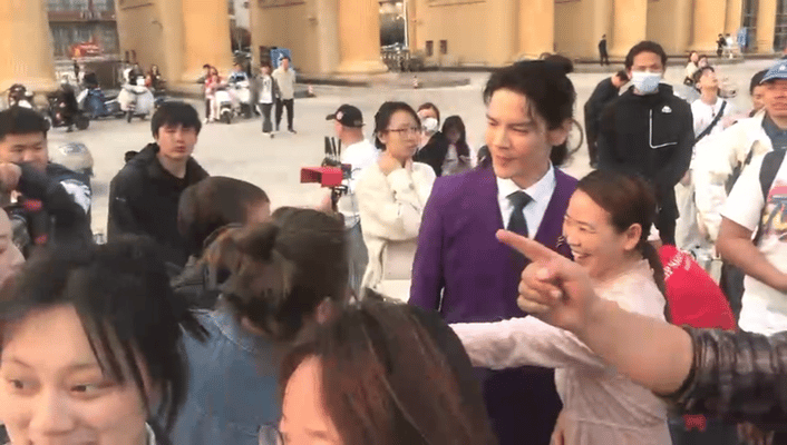 #向佐你火了# 向佐这人气也是没的说了，看来经过《无限超越班》的表现，大家都ge