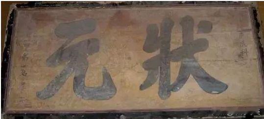 他是秦桧后人！洞房花烛，他的新娘却泪如雨下，原来，她有心上人，却被父母强行退婚，