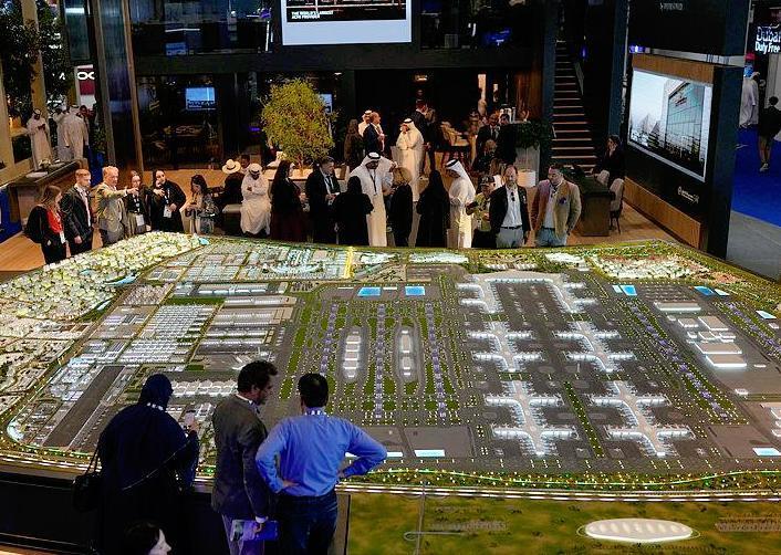 办了五天的第19届迪拜国际航空展可是炸开了锅，毕竟有 110 多个国家和地区的 