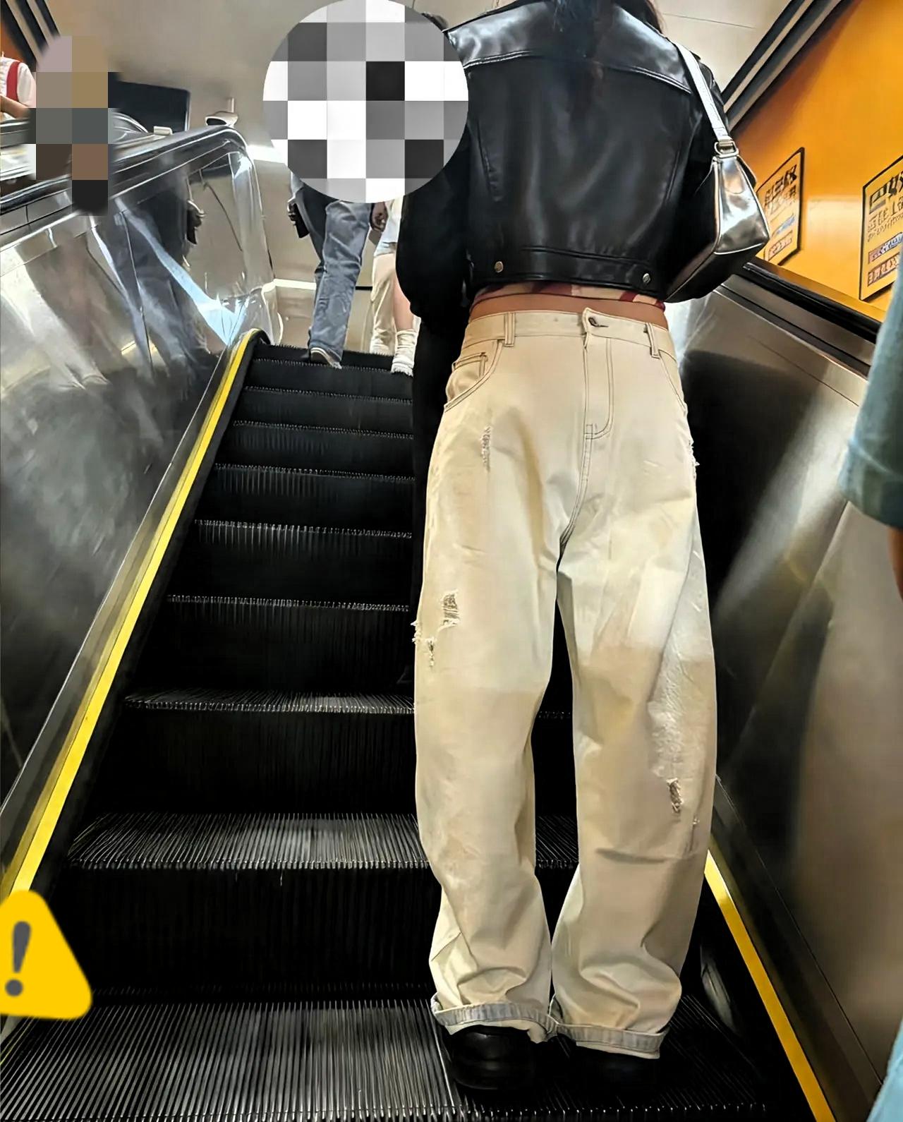 现在的时尚圈是不是主打一个“让人看不懂”？昨天下班跟老公逛超市，一眼就被前面美女