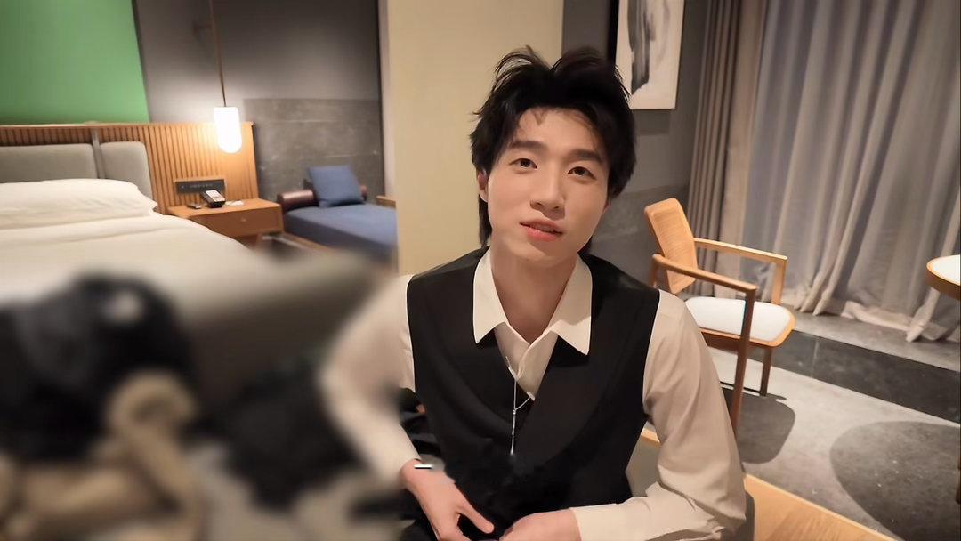 上一秒我还在想噢噢噢要走心发言了 没想到下一句时。。又看你那男频爽文了是吧 