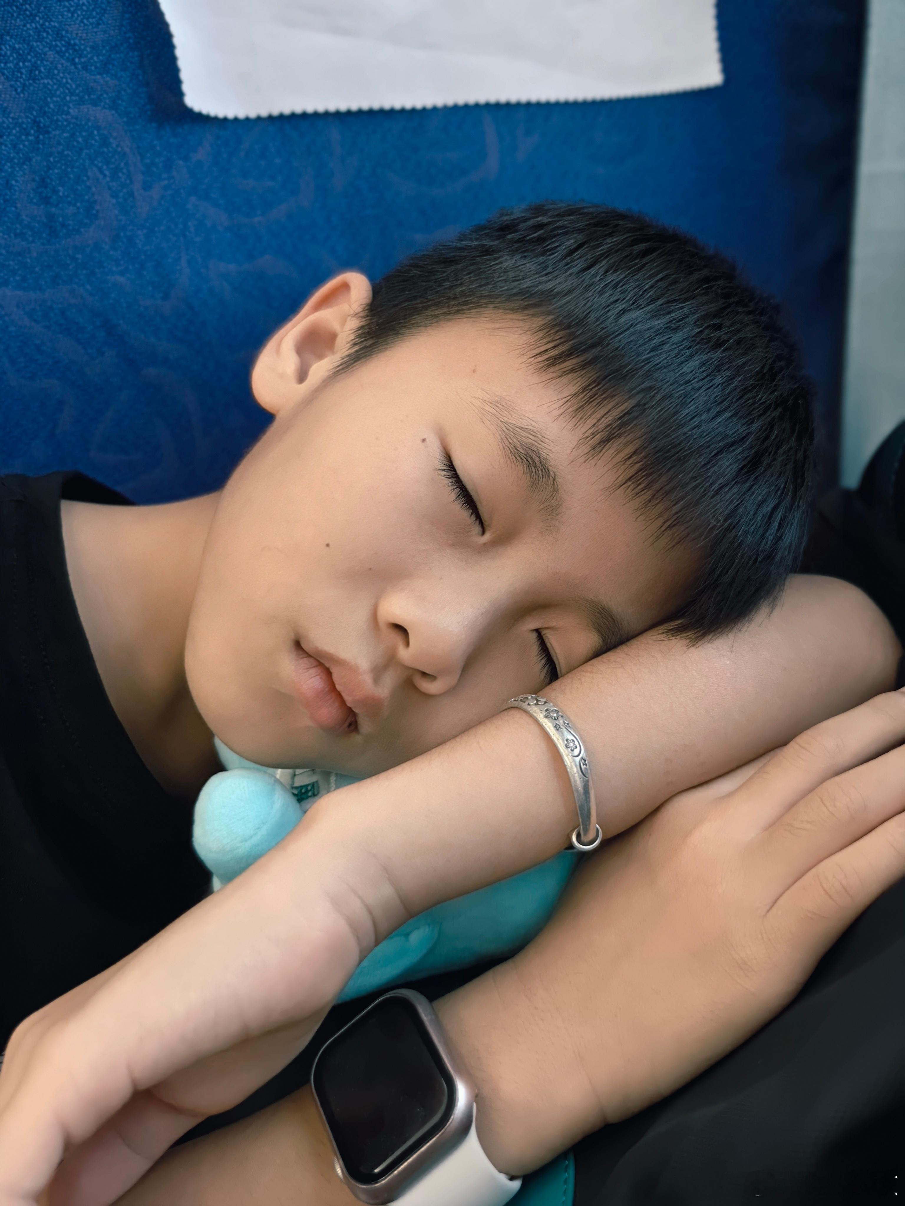 不要随意展示你的洞察力我感觉小孩的观察力好强之前带小号去外面吃饭他会观察到好多我