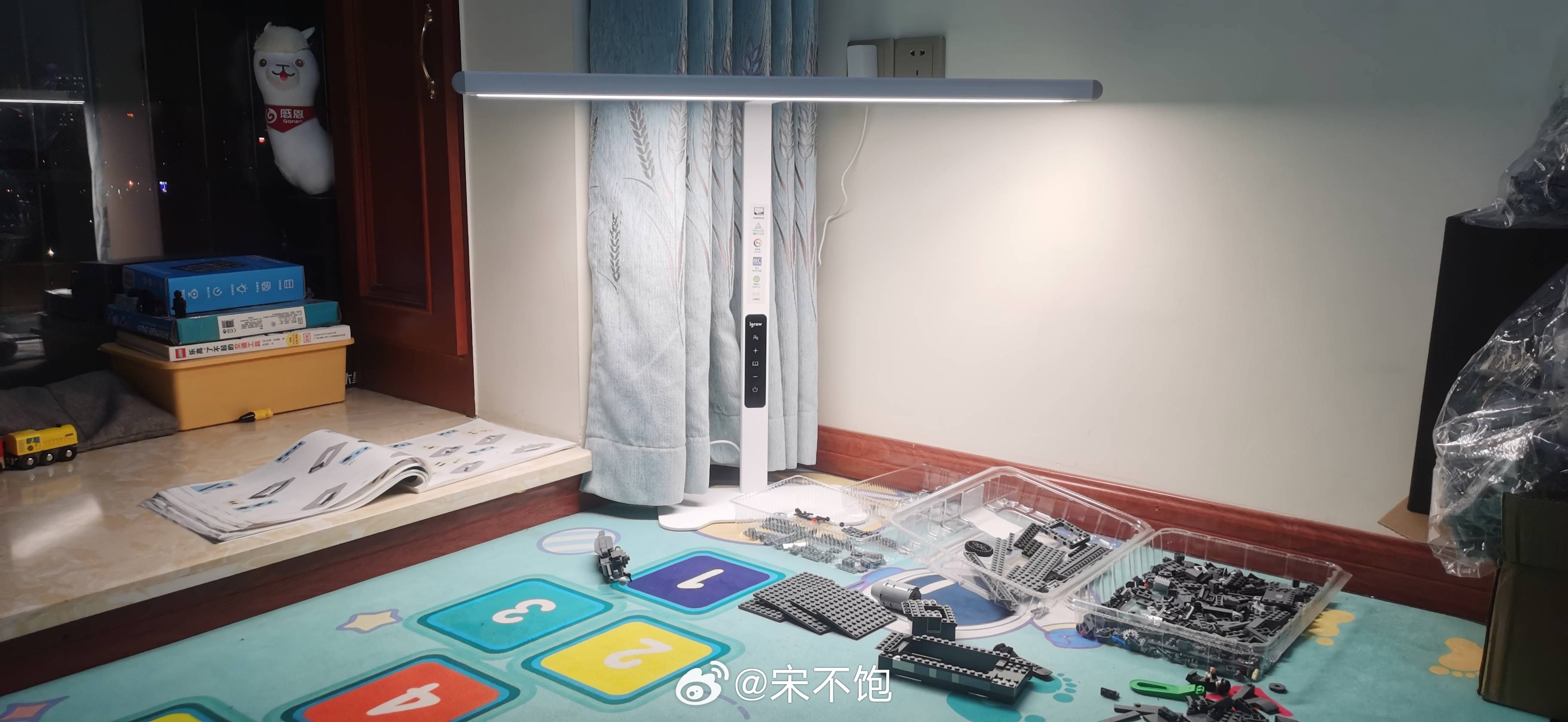 肉松在用的台灯！前几天朋友来家，问我要肉松台灯的链接，本以为是大几百的款，没想到