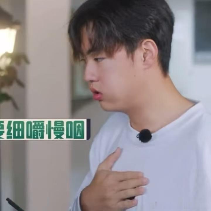 十个勤天饭量震惊吕严吕严说十个勤天是饿狼传说天才厨人 吕严现场观摩十个勤天干饭，
