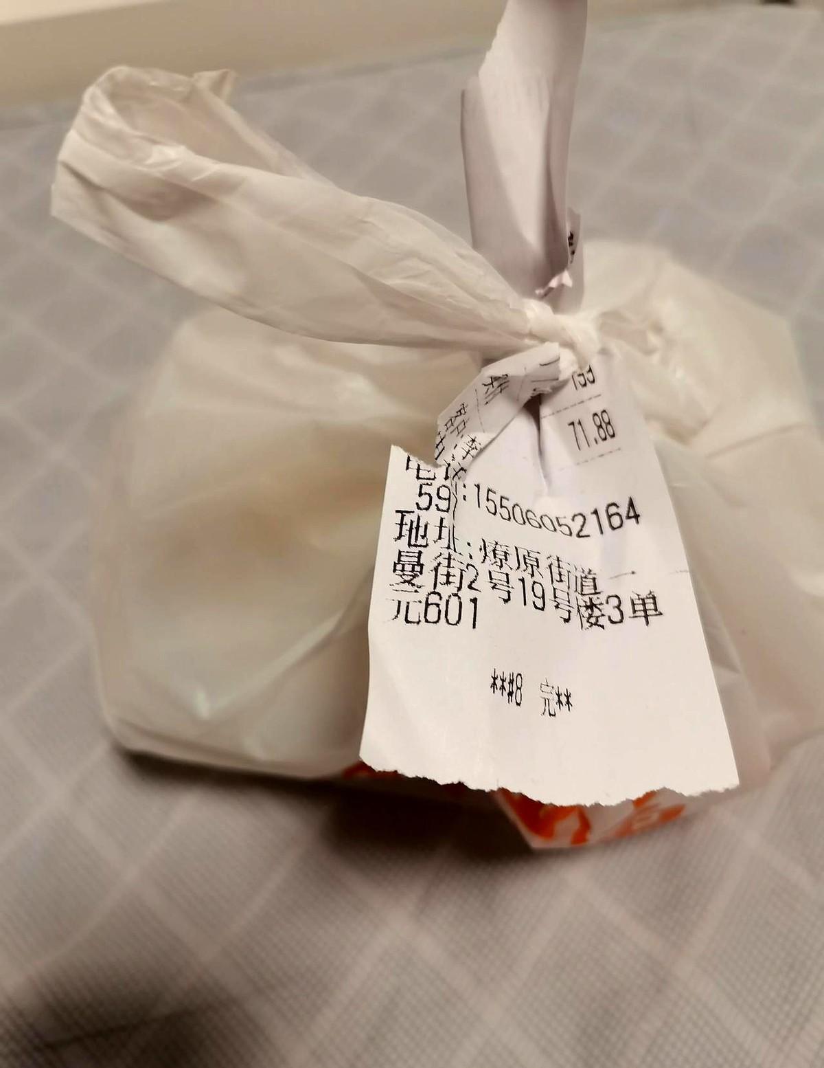 应邀来儿子家，儿媳妇要生了！
离家前，儿媳在家群里说，妈，我买了榴莲，等你来一起