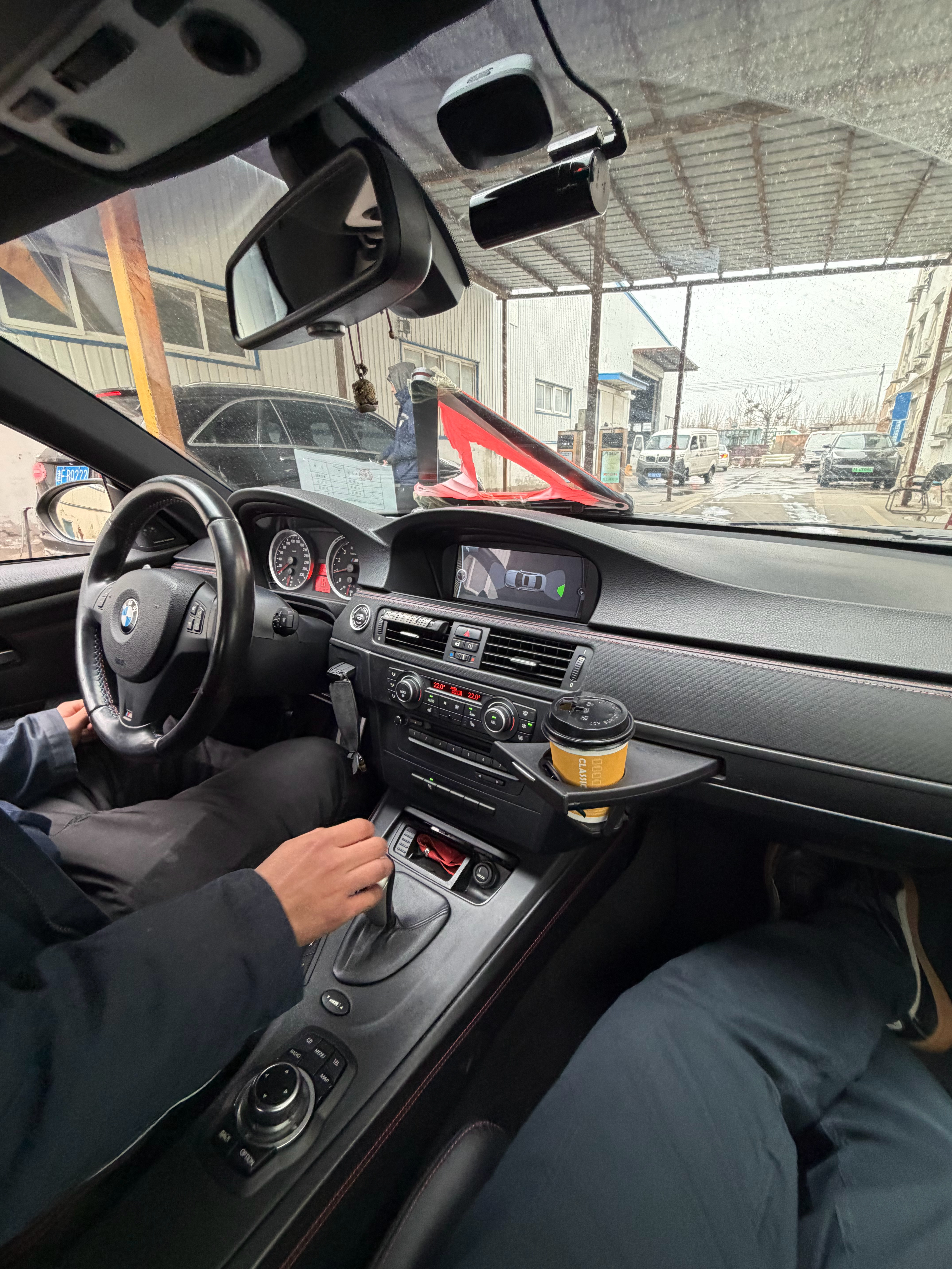 其实大家不要对验车有太多抵触第一，你必须得验，不验不行第二，如果你害怕他们踩你车